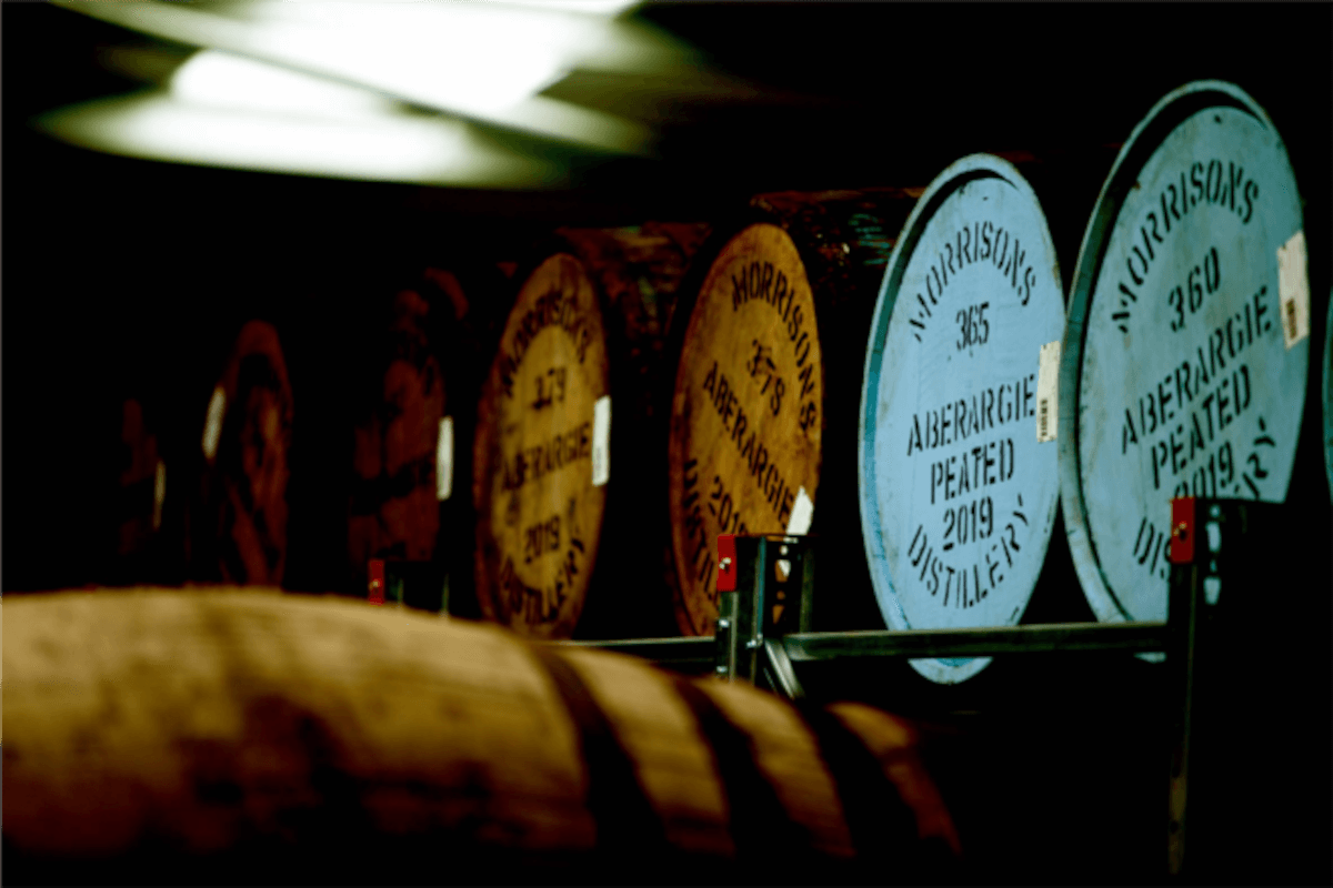 Morrison Scotch Whisky Distillers Faesser i kælderen