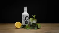 Vorschau: Gin der Schwatte London Dry Gin af Ulf Kirsten og Benjamin Kirsten - Der Schwatte