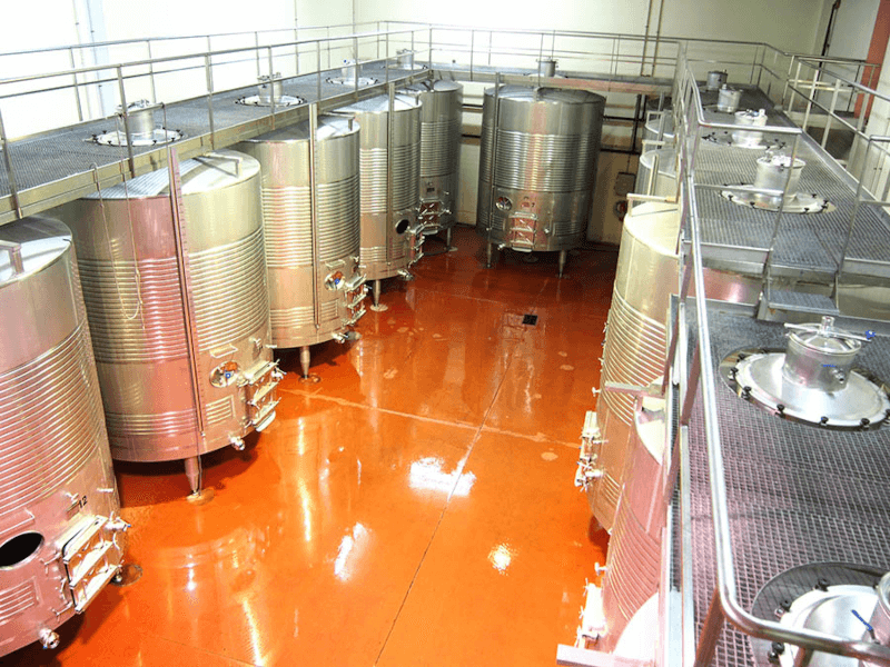 Fra de tanke, hvor gæringen finder sted....