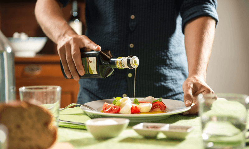 Dressing the olive oil